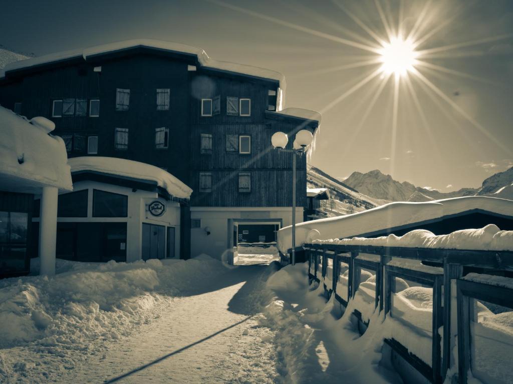 Hotel Turan Ле дез Альп Экстерьер фото